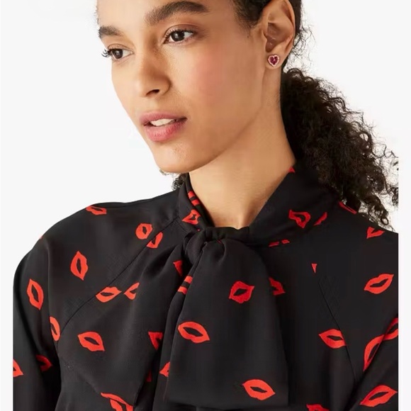 Kate Spade Kisses Tie Neck Ruffle Shift Dress Lips Print Size Small - Picture 2 of 7
